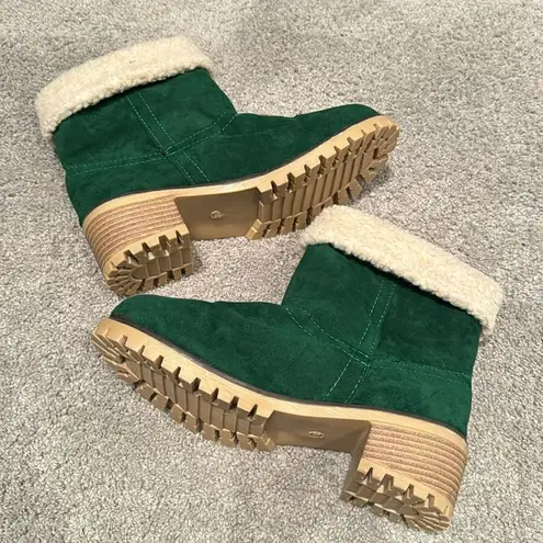 Women’s Green Short Chunky Block Heel Chelsea Boots Pull On Size 6.5 (38CN) NEW