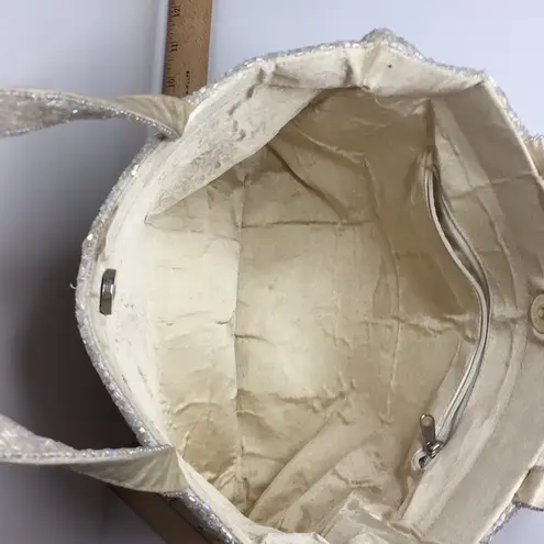 Beautiful Vintage beaded handbag purse red flower