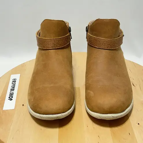 SuperFeet Women's Ash Tan Zip Ankle Bootie Slip Resistant