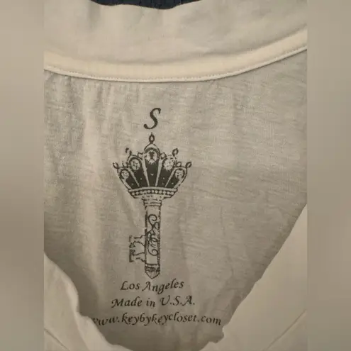 Key Closet White Women’s Carousel Horses Short Sleeve Tee Size Small