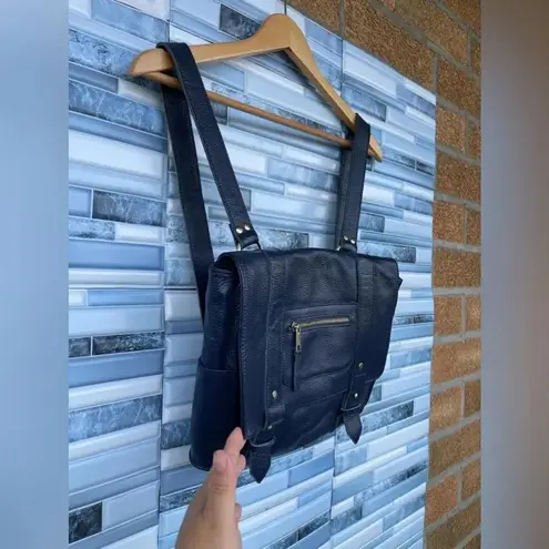 Vere Verto navy blue leather backpack Blue