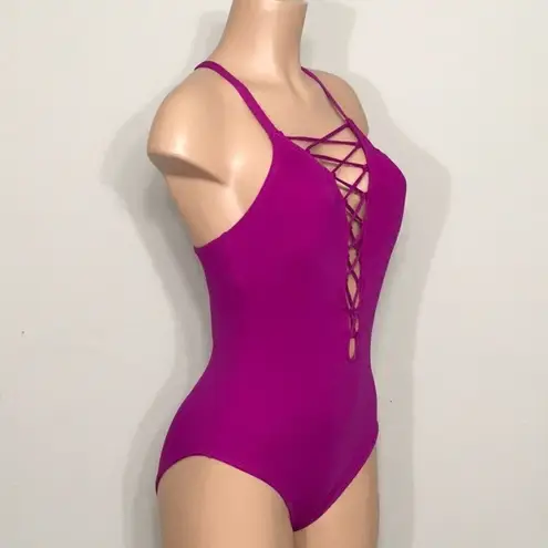 La Blanca Magenta lace up high neck. 6DD/ top. NWT