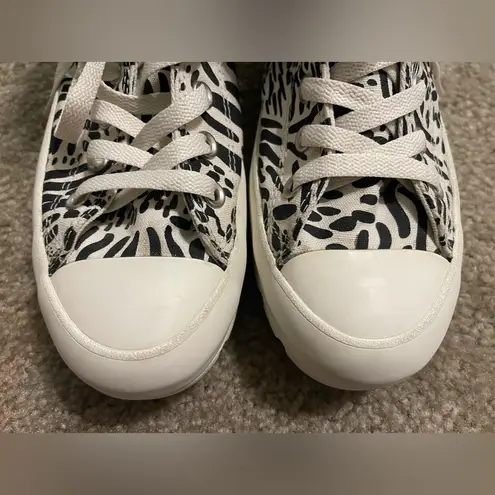 Converse Women’s  Chuck Taylor Lugged High Top Jungle Zebra Platform Shoes Sz 9.5