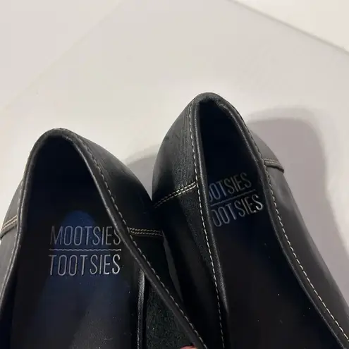 Mootsies Tootsies Black leather slip on loafers women size 8.5