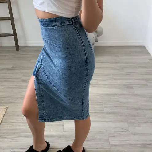 The Comfy Denim acid washed split pencil blue jean skirt, stretchy and / Size S