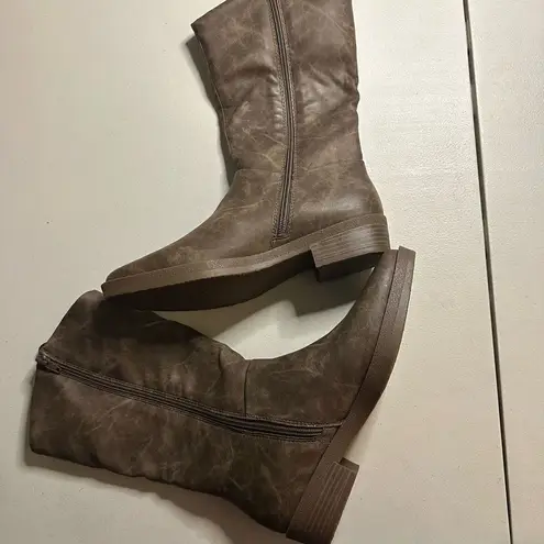 Frye New  and Co Ivie brown boot 7.5