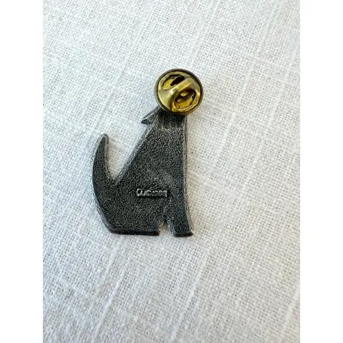 JJ Jonette 1988 Pewter Textured Howling Coyote Wolf Southwestern Pin Brooch Silver