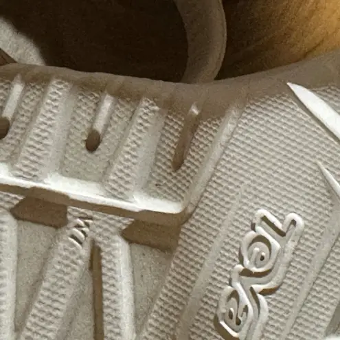 Teva Womens White Size 7 Hurricane Drift Outdoor Waterproof Adjustable Strap