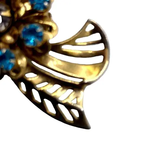 Vintage Blue  Faceted Flower Gold Tone Fashion Brooch Pin Open Work Round Stones