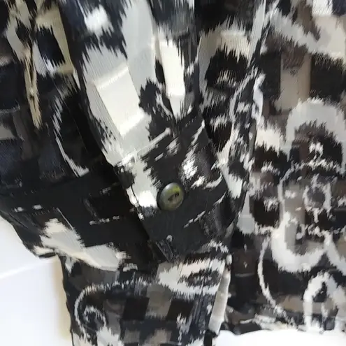 Notations 3X Long Sleeved Button Down All Over Floral Top Plus in Gray Black