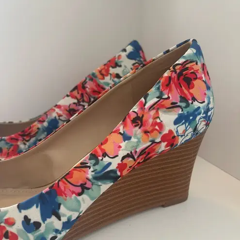 Kelly & Katie  Laurene wedge heels floral fabric size 10m cushion soles feminine