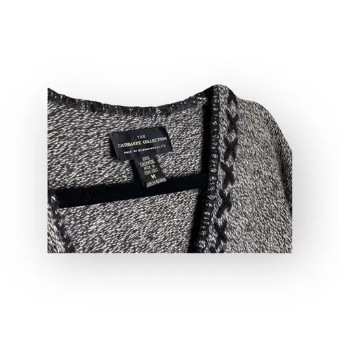 Bloomingdales Vintage 90’s: Bloomingdale’s Y2K ᯾ Cozy Cashmere V Neck Knit Whipstitch Sweater