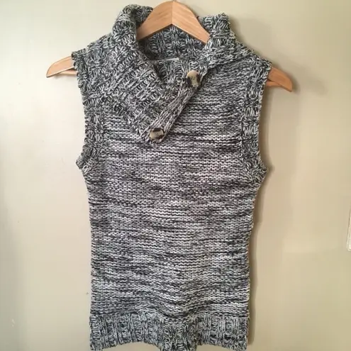 Sleeveless Turtleneck Sweater Size M