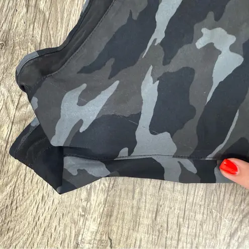 Athleta ‎ lot of 4 women’s shorts  size large