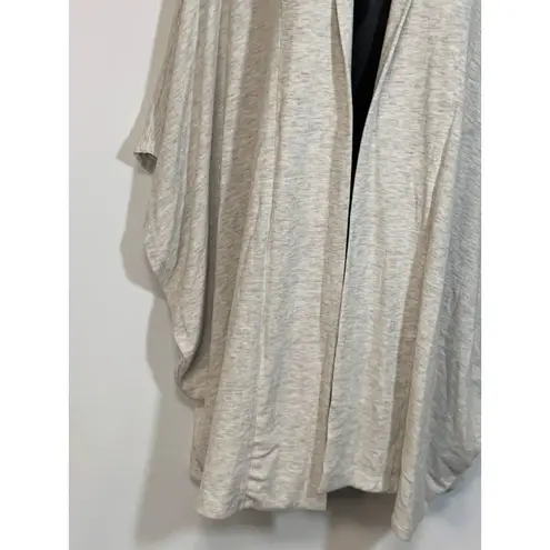 Cupcakes and Cashmere Women’s Open Front Batwing Shrug Sweater Gray Size Small