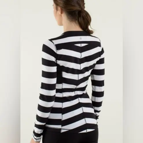 Lululemon  Base Runner Long Sleeve in Straightup Stripe Black White