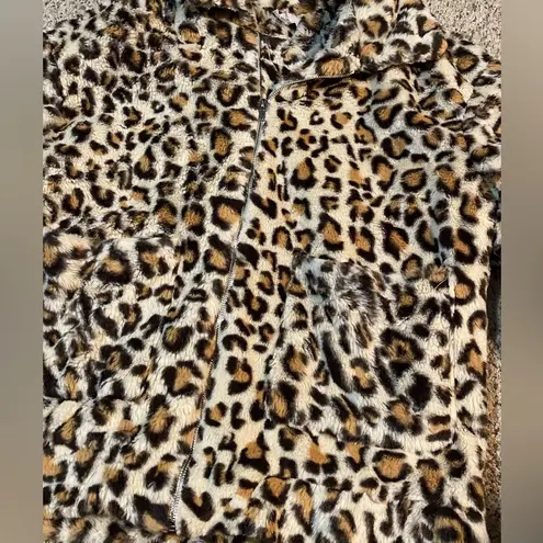 Entro  cheetah leopard animal print fuzzy zip up jacket Medium Women