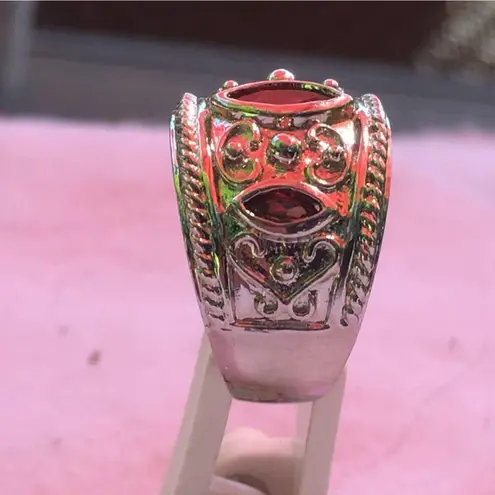 Beautiful Women's Sterling Silver Garnet Ring, Birthstone Jewelry, Size 6 Red
