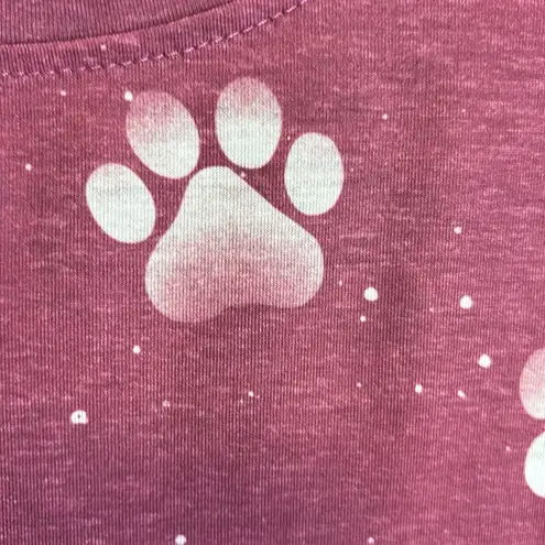 Source Unknown PURPLE SHORT SLEEVE TEE SHIRT WITH PAW PRINTS…. SIZE 2XL.. FITS XL…. POLYESTER…