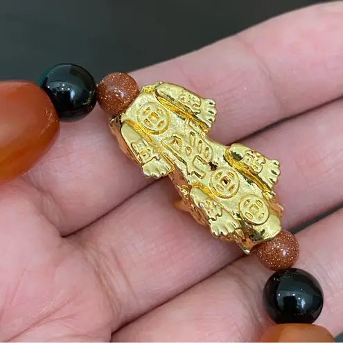 Handmade Natural Agate Carnelian Stone Pi Xiu Fengshui Lucky Stretch Bracelet