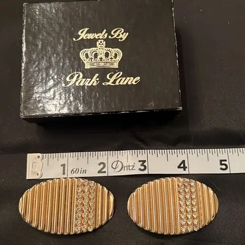 Park Lane Vintage oval wavy gold tone pierced earrings with rhinestones EVC