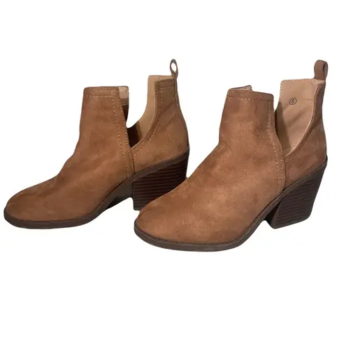 ZBY women’s Brown Suede Ankle Boots W/side cutout size 5