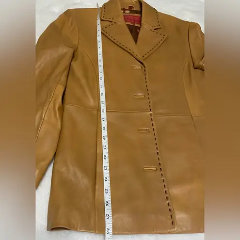 Juliet Michelle Tan Leather Jacket with Notched Lapels and Tailored Silhouette
