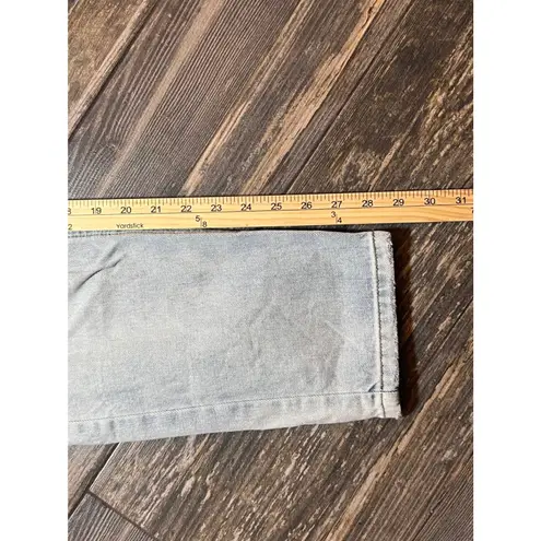 BDG Urban Outfitters High Rise Mom Jeans Light Wash Distressed Size 28 Baggy Y2K Blue