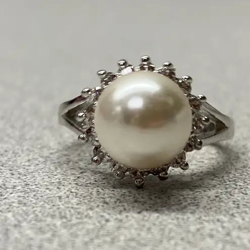 Silver Tone Elegant Pearl Halo Crystal Accents Classic Design Cocktail Ring Sz 7 White
