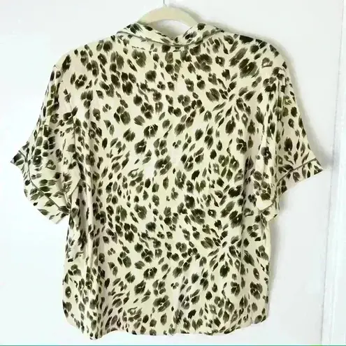 Heartloom NWT Sz M Womens Beige Button Down Collared Printed Blouse Short Sleeve