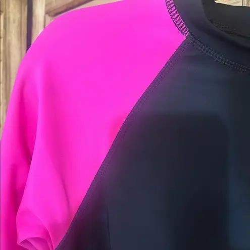 Women's Black and Pink Geometric Long Sleeve Rash Guard