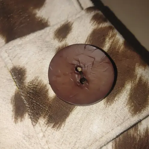 Silver Plum Cowhide Print Crossbody Purse Brown Beige Button Accent Zip Closure White