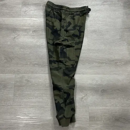 Aritzia Tna  • camo jogger cargo pants