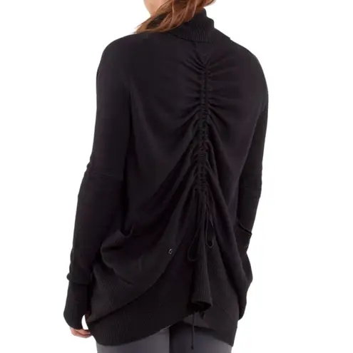 Lululemon  Transformation Wrap in Black & Coal