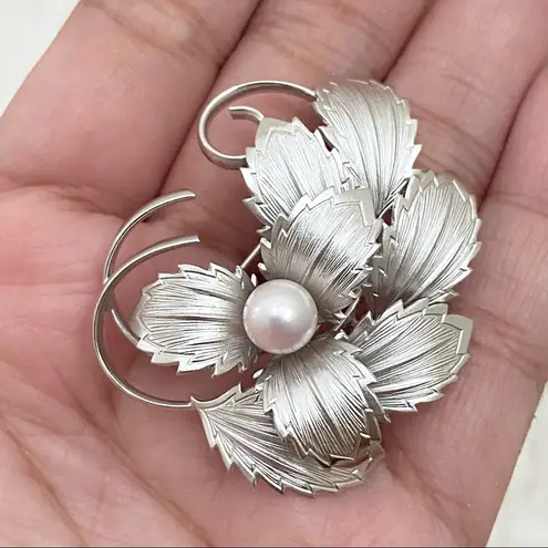 Vintage Asian 3D Flower Faux Pearl Brooch