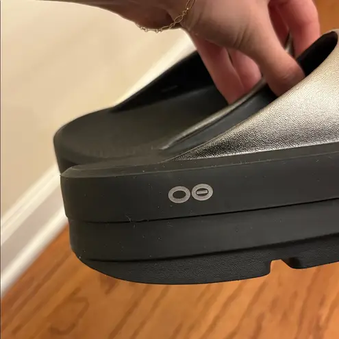 Oofos "Oomega Ooahh" Latte Luxe Sandal/Slide. EU41 U.S. Size 10 Beautiful. Black