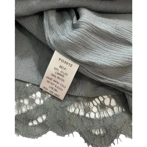 Dance & Marvel Flutter Women Size Medium Gray Lace Dress (30-481)