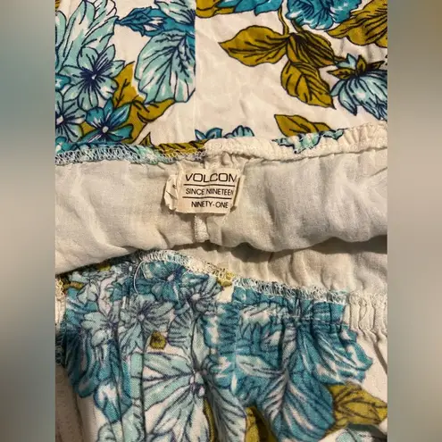 Volcom NWOT  Floral Romper