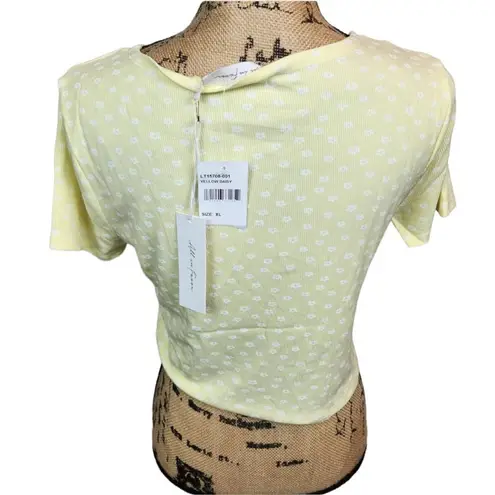 All in Favor Women's Yellow Daisy Floral Print Short Sleeve Cropped Top XL NWT