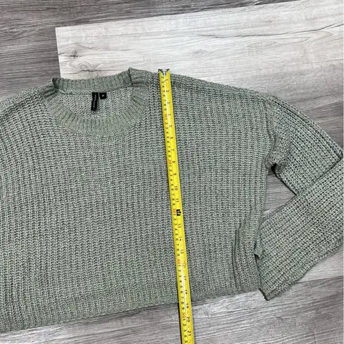 The Moon  & Madison Sweaters Crop Sweater  Size Med green oversized