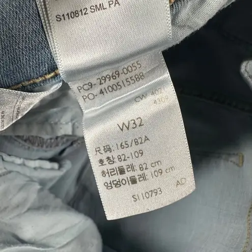 Levis Womens 32 Classic Bermuda Shorts Light Blue Denim Blue Jeans Stretch