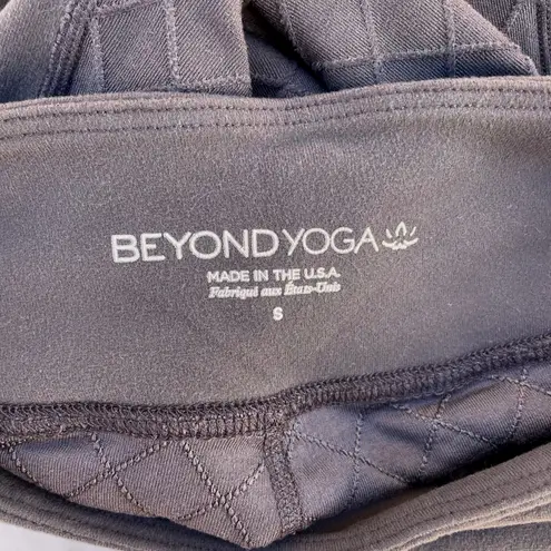 Beyond Yoga Never Quilt It lattice trim gray leggings size S small