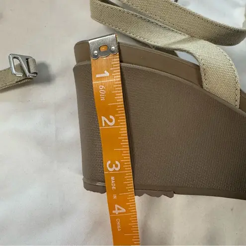 Crocs  Leigh II Cross Strap Ankle Wedge Sandal Tan Beige Size 10 Open Toe Neutral - Image 8