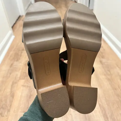 Baretraps | NWOT Gwentey Faux Leather Buckle Chunky Heel Y2K Slip Sandals, 9M