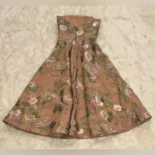 NWOT HELSI Noemi Embroidered Floral Strapless Cocktail Dress sz XS Tan