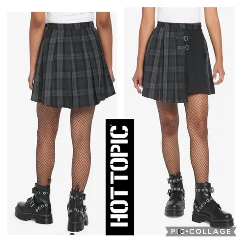 Hot Topic  Black & Grey Plaid Buckle Asymmetrical Pleated Skirt size large