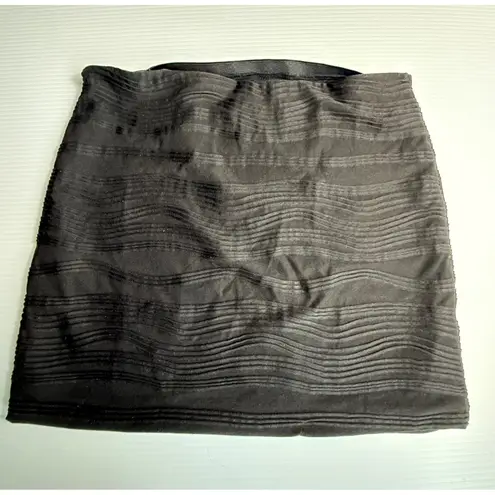 Heart soul Black Mini Skirt Textured Wavy Design Elastic Waist Casual