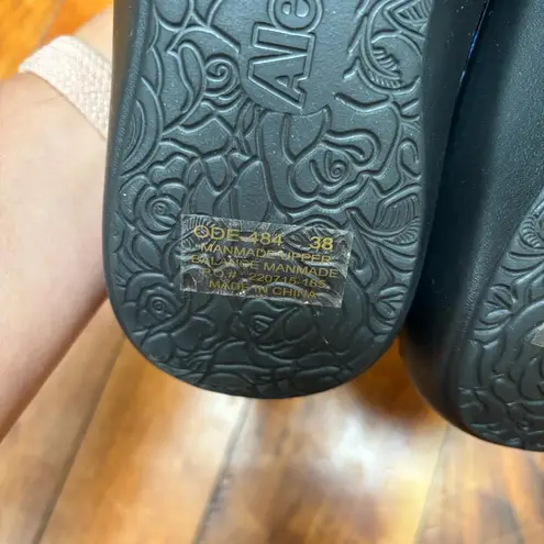 Alegria NWOT Ode Sugar Skulls Comfort Sandals Flip Flops 8 Arch Support