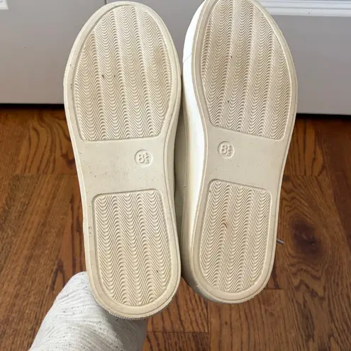 Universal Threads  white leather flocking metallic silver leopard sneakers Sz 8.5