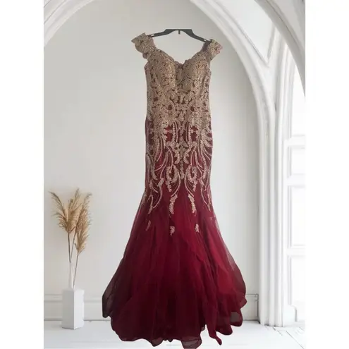 Cinderella Divine ✨ Red & Gold Off Shoulder Beaded Lace Tulle Mermaid Gown Sz 10✨